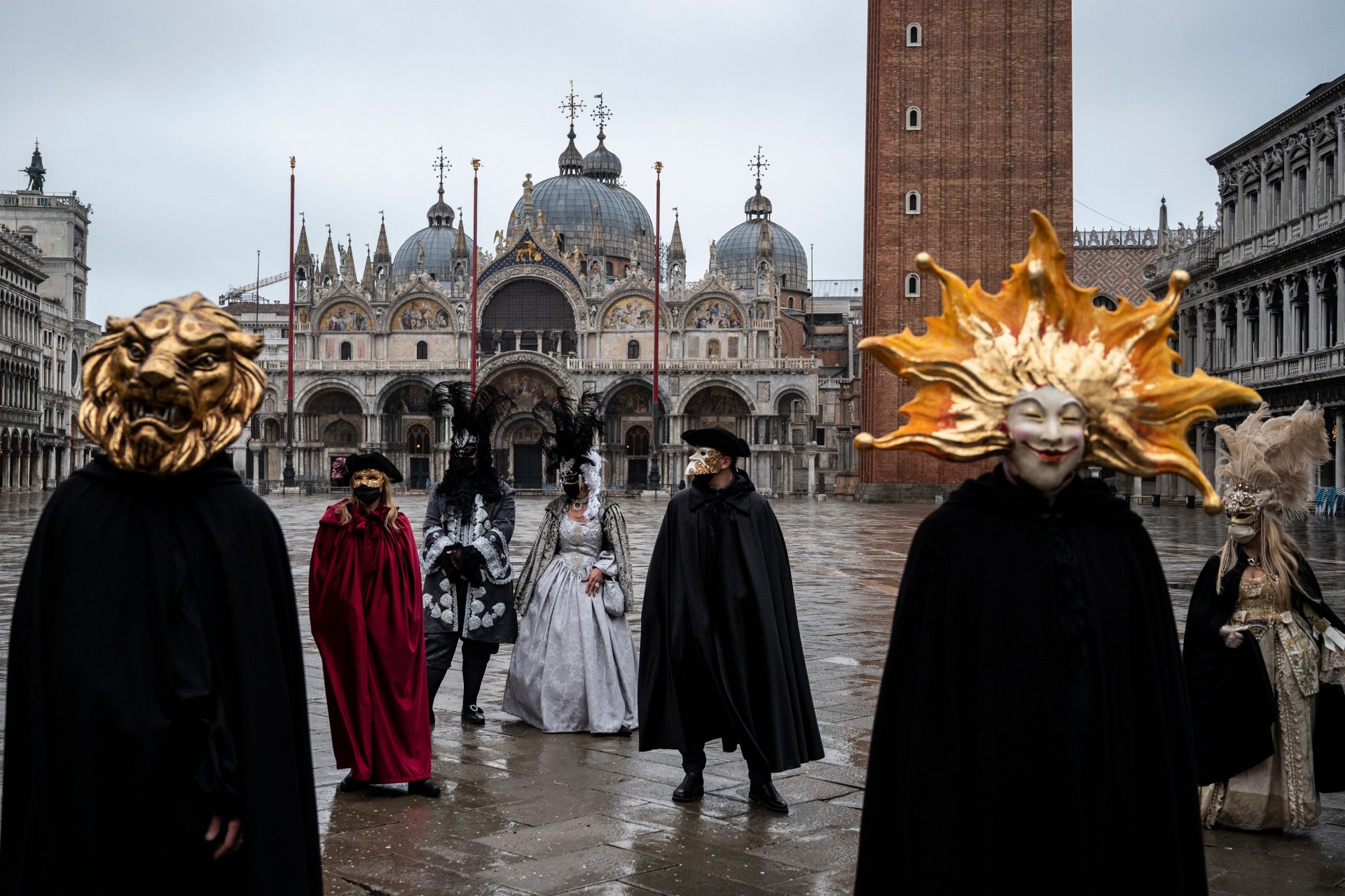 Карнавал 2024 год. Венецианский карнавал Сан Марко. Карнавал на площади Сан Марко Венеция. Венецианский карнавал Карло Гольдони. Карнавал в Италии 2022.