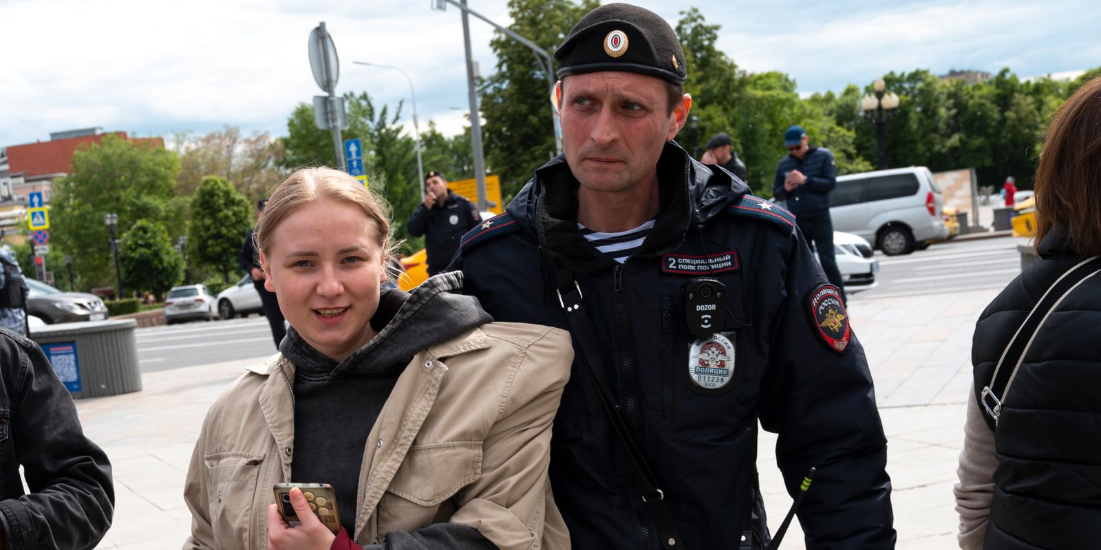 navalnyjs födelsedag firas med protester – flera gripna