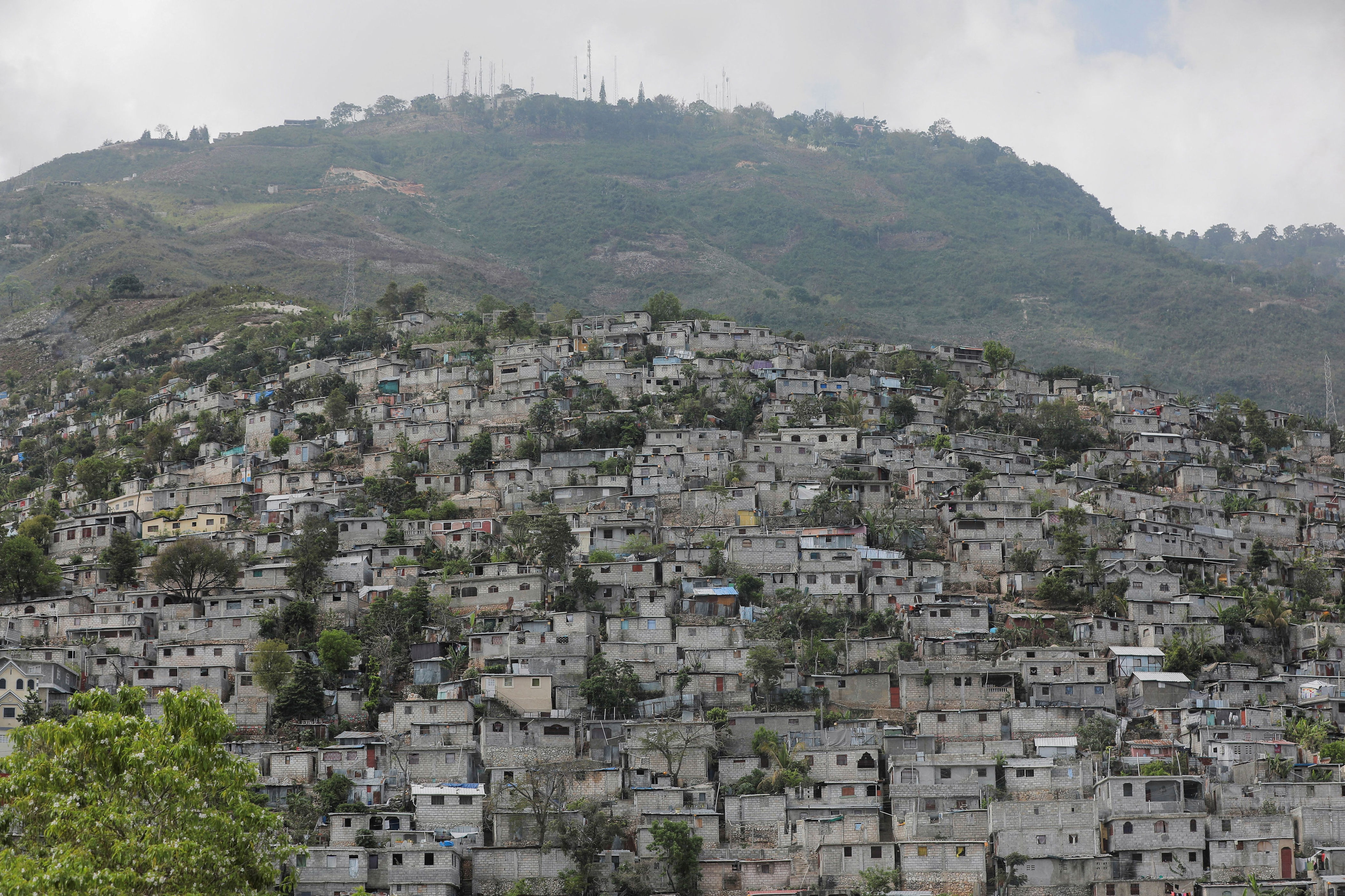 comienza el plan de evacuación de chilenos en haití por crisis de violencia