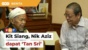 Veteran DAP Lim Kit Siang dan bekas Mursyidul Am PAS Allahyarham Nik Abdul Aziz Nik Mat menerima gelaran 'Tan Sri' sempena Hari Keputeraan rasmi Yang di-Pertuan Agong hari ini.Laporan Lanjut: https://www.freemalaysiatoday.com/category/bahasa/tempatan/2023/06/05/kit-siang-nik-aziz-dapat-gelaran-tan-sri/Read More: https://www.freemalaysiatoday.com/category/nation/2023/06/05/kit-siang-nik-aziz-made-tan-sris/Free Malaysia Today is an independent, bi-lingual news portal with a focus on Malaysian current affairs. Subscribe to our channel - http://bit.ly/2Qo08ry ------------------------------------------------------------------------------------------------------------------------------------------------------Check us out at https://www.freemalaysiatoday.comFollow FMT on Facebook: http://bit.ly/2Rn6xEVFollow FMT on Dailymotion: https://bit.ly/2WGITHMFollow FMT on Twitter: http://bit.ly/2OCwH8a Follow FMT on Instagram: https://bit.ly/2OKJbc6Follow FMT on TikTok : https://bit.ly/3cpbWKKFollow FMT Telegram - https://bit.ly/2VUfOrvFollow FMT LinkedIn - https://bit.ly/3B1e8lNFollow FMT Lifestyle on Instagram: https://bit.ly/39dBDbe------------------------------------------------------------------------------------------------------------------------------------------------------Download FMT News App:Google Play – http://bit.ly/2YSuV46App Store – https://apple.co/2HNH7gZHuawei AppGallery - https://bit.ly/2D2OpNP#FMTNews #LimKitSiang #NikAziz #TanSri #YDPA #HariKeputeraan2023