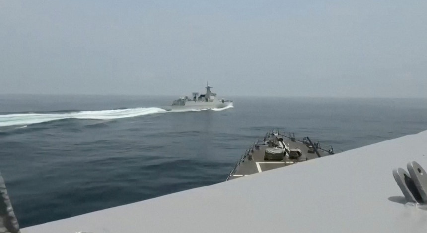eua revelam imagens de manobra perigosa de navio chinês no estreito de taiwan