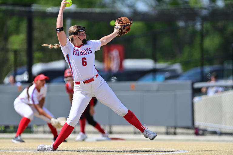 Lincoln completes perfect season, wins third straight South Dakota