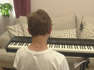 Colorado teacher surprises Ukrainian refugee with electric piano