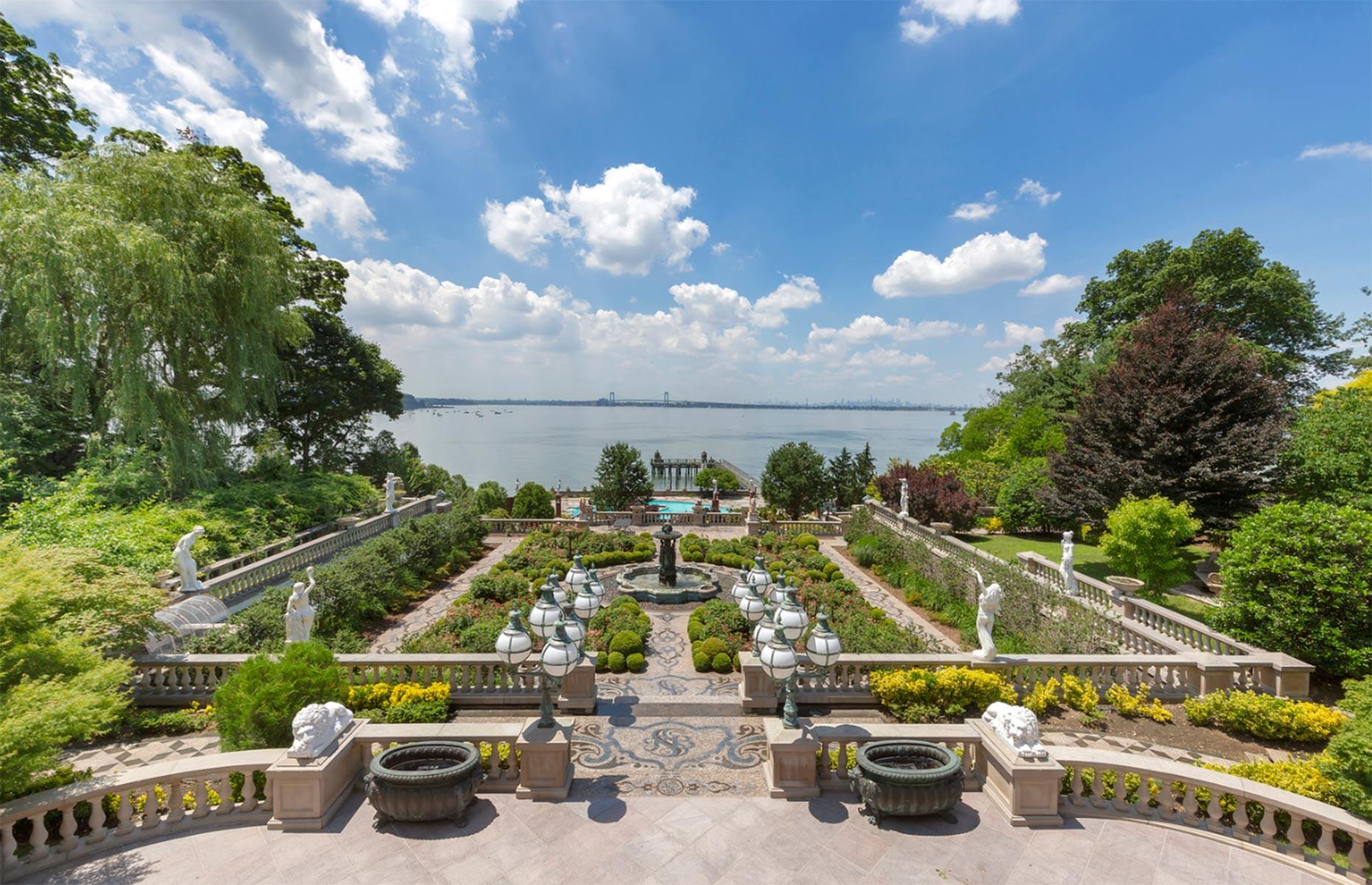 Inside a 'RealLife' 45m Great Gatsby Mansion in Long Island