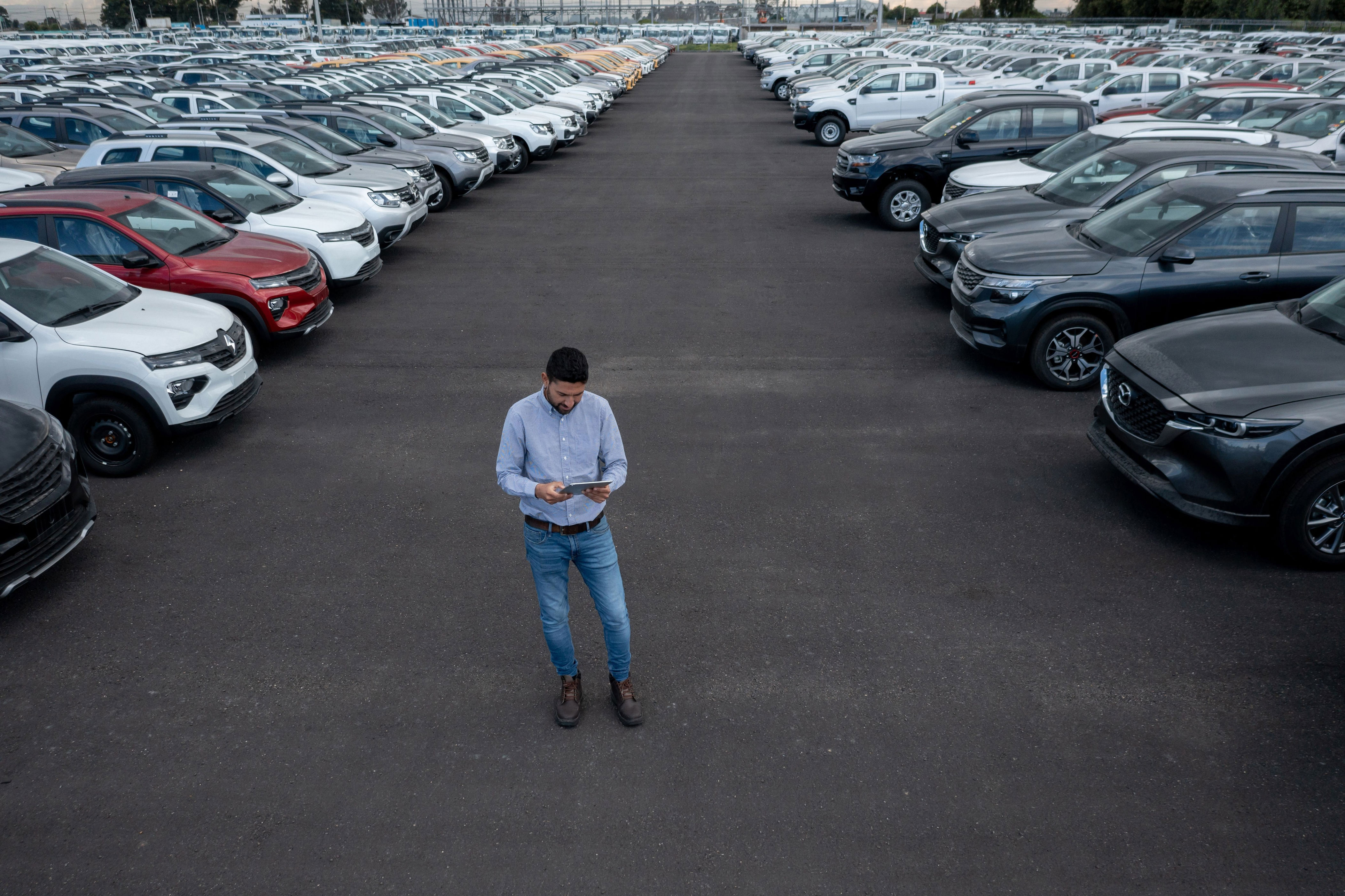 ¿dónde es mejor comprar un carro usado? los riesgos y ventajas entre vendedores privados y concesionarios
