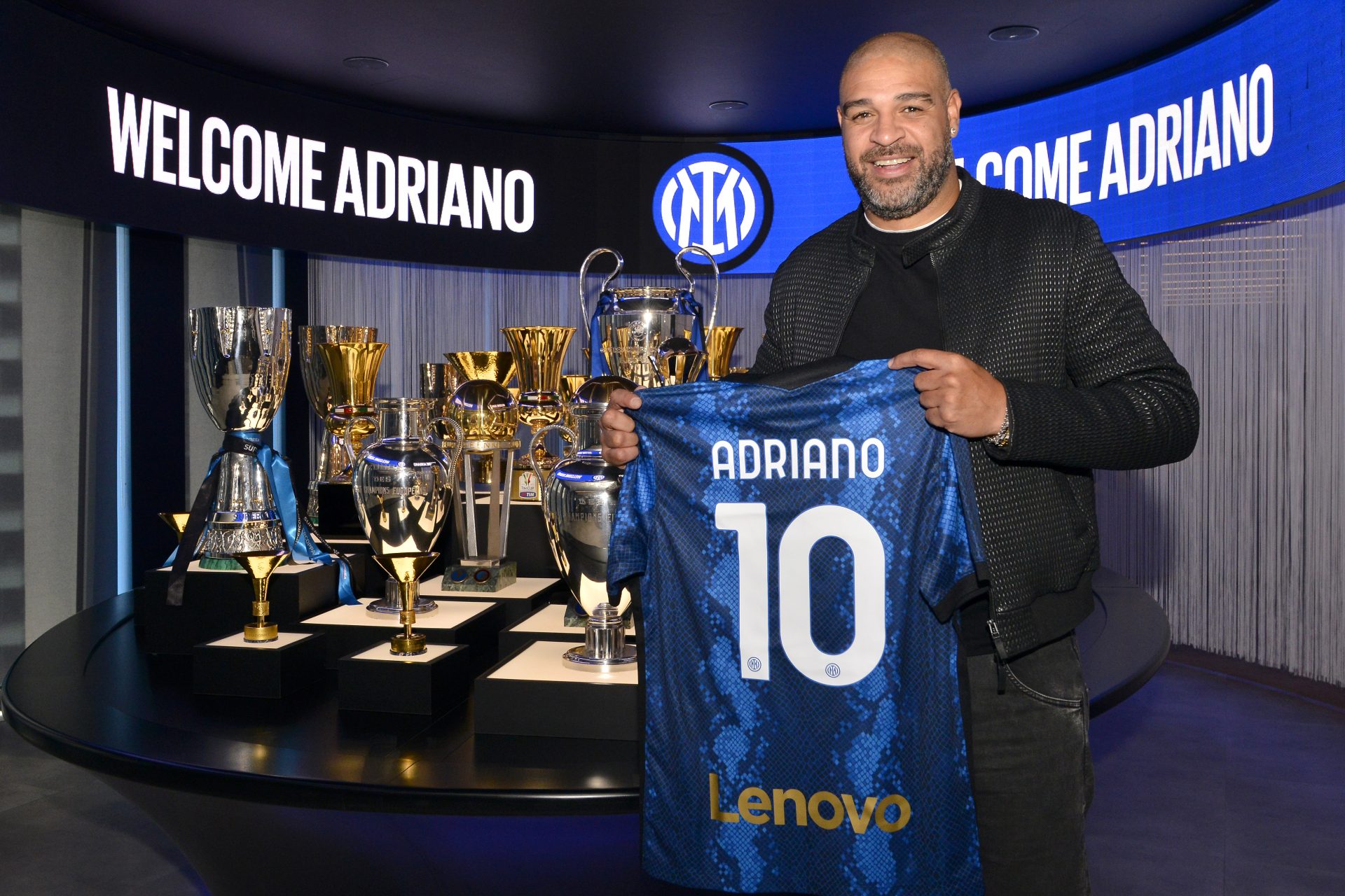 <p><span>After the Calciopoli scandal, Inter was crowned Italian champions in 2006. This title was Adriano's first championship and the start of a long series of five consecutive victories, from 2006 to 2010.</span></p>