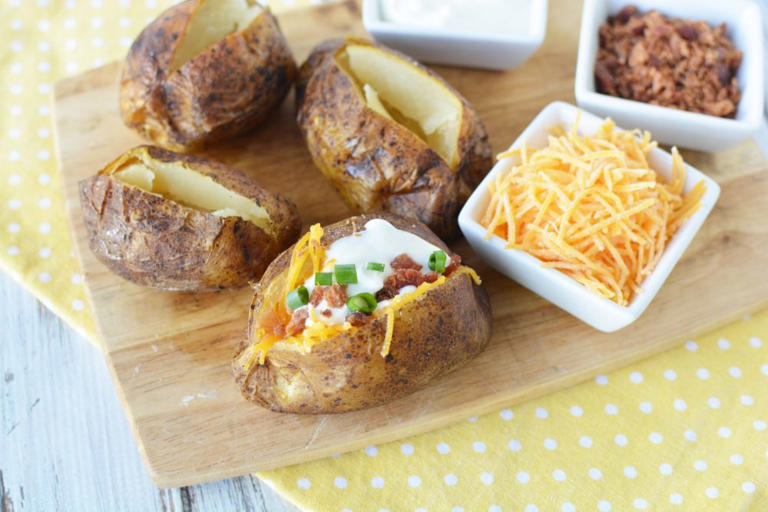 How to Make Dinner Worthy Crockpot Baked Potatoes
