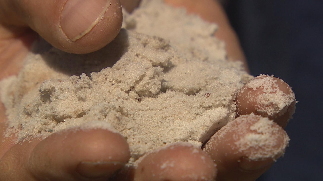 Manitoba approves silica sand project near Lake Winnipeg, with solar