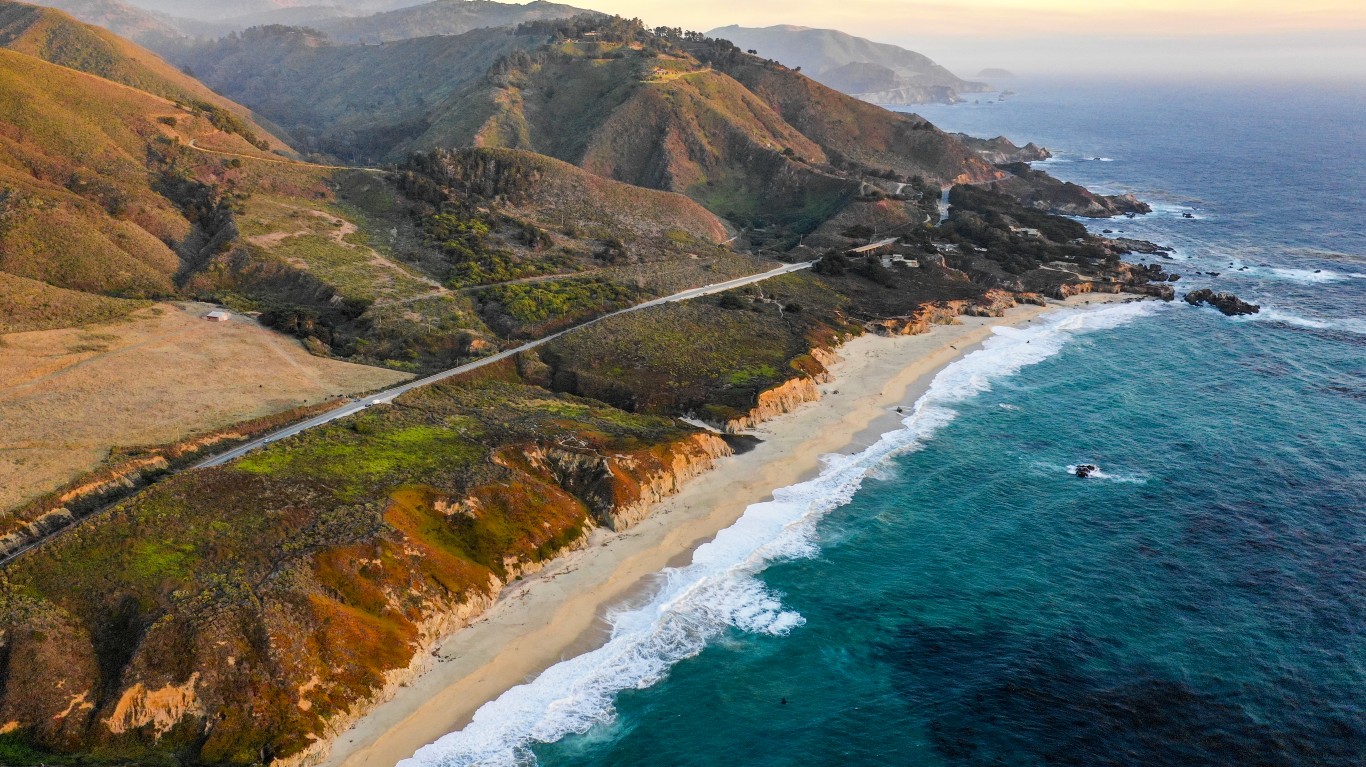 <p><strong>> Location:</strong> California<br> <strong>> National significance:</strong> Its rugged coastline, towering cliffs, and pristine beaches create a dramatic and awe-inspiring setting.</p>