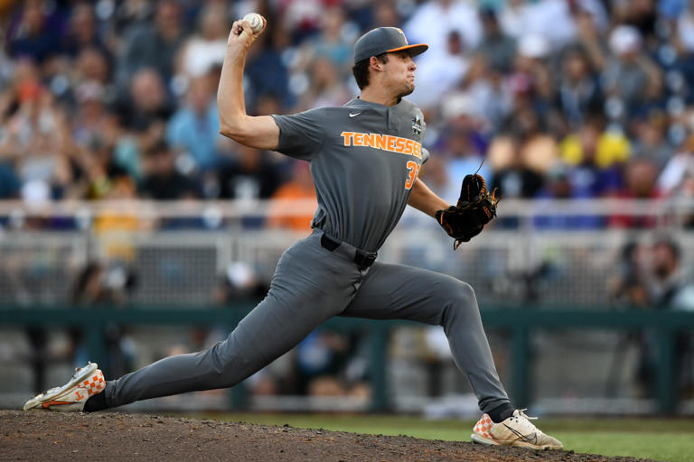Tennessee baseball pitcher AJ Russell leaves start with side soreness