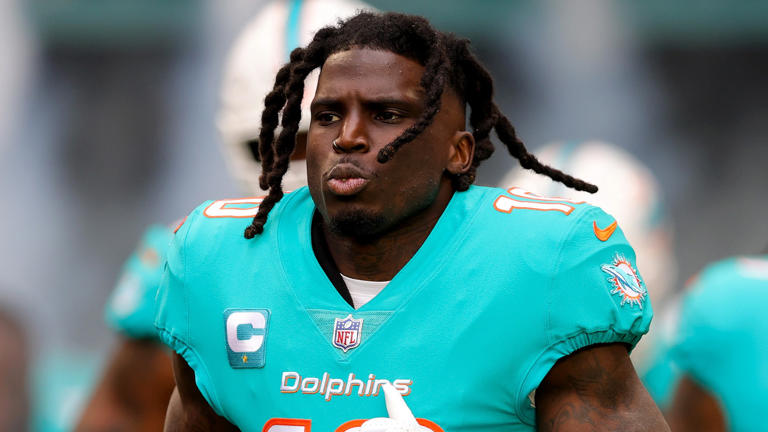 Is Tyreek Hill playing today? Week 15 injury status updates as Dolphins ...