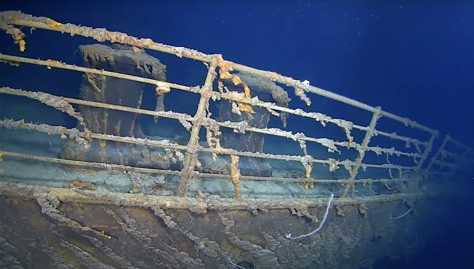 Крушение ”Титаника” в Атлантическом океане. Атлантический океан Титаник. Титаник затонувший в Атлантическом океане. Титаник на дне.