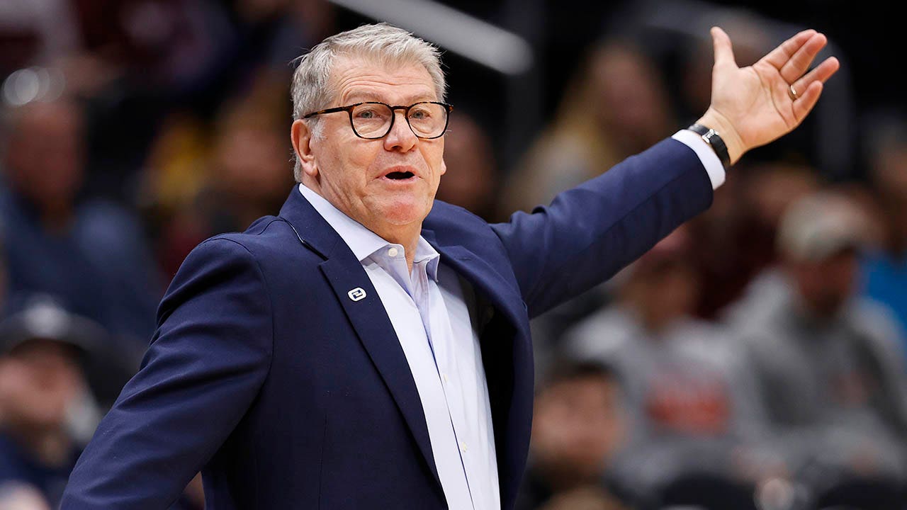 UConn's Geno Auriemma Explains Why He Didn't Recruit Caitlin Clark