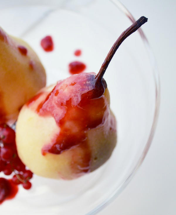 This Poached Pears Recipe Makes the Best Elegant Dessert