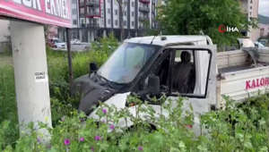 Afyonkarahisar'da Kamyonet ile Otomobilin Çarpıştığı Kazada 1 Kişi Öldü, 4 Kişi Yaralandı