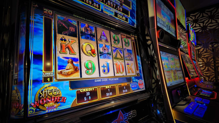 queensland lnp promises to increase pokies cap for clubs with more than two premises