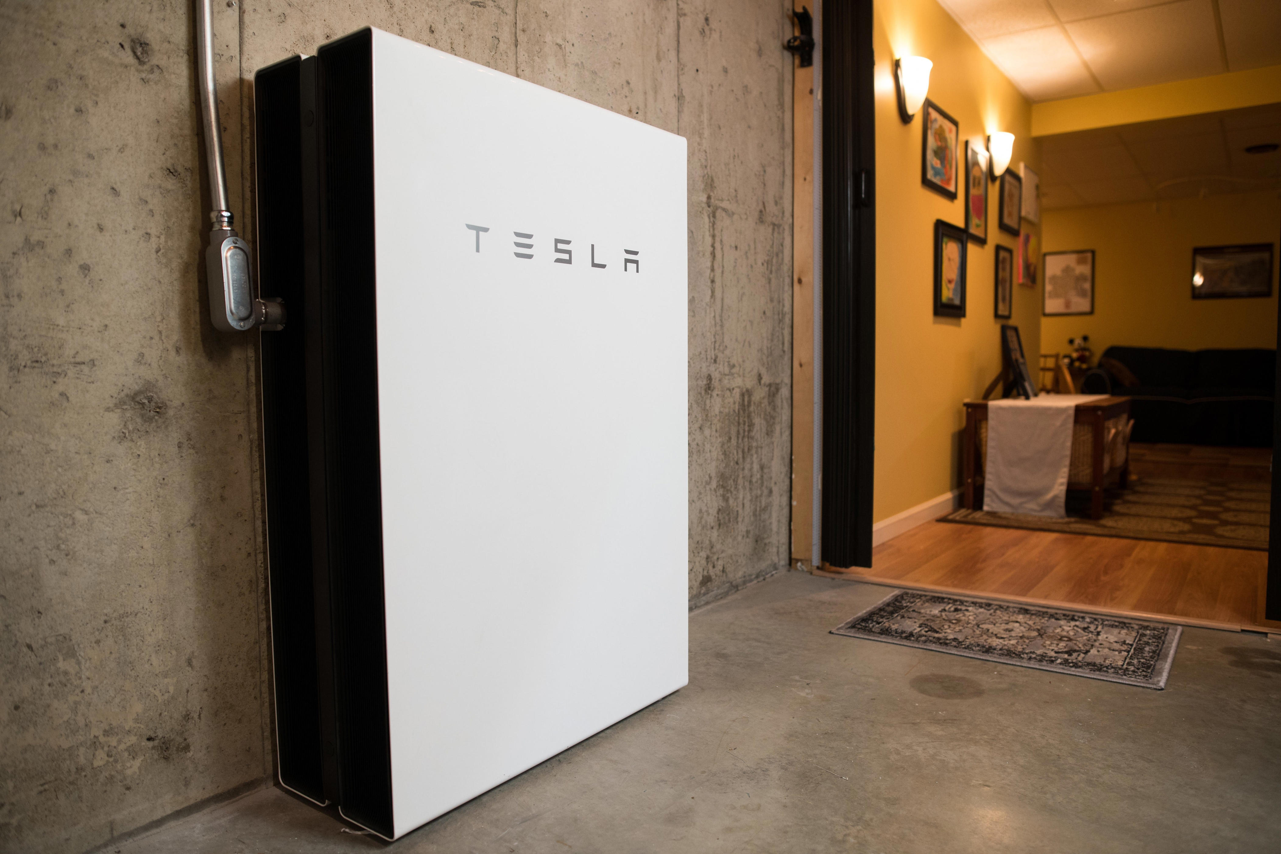 Home battery. Тесла Powerwall. Powerwall Batteries Tesla. Tesla Powerwall 2. Tesla Power Wall.