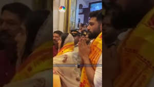 Sara Ali Khan & Vicky Kaushal At Siddhivinayak Temple | #CNBCTV18Digital