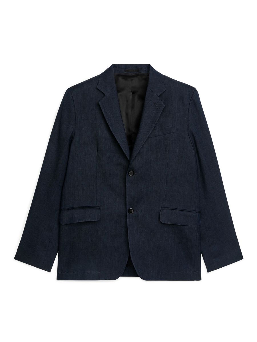 The Best Men's Navy Suits Are a Wardrobe Staple for a Reason