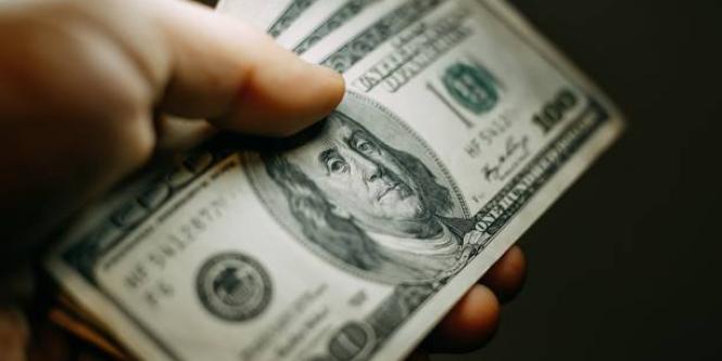 precio máximo del dólar superó los $3.900 este lunes por crisis geopolítica