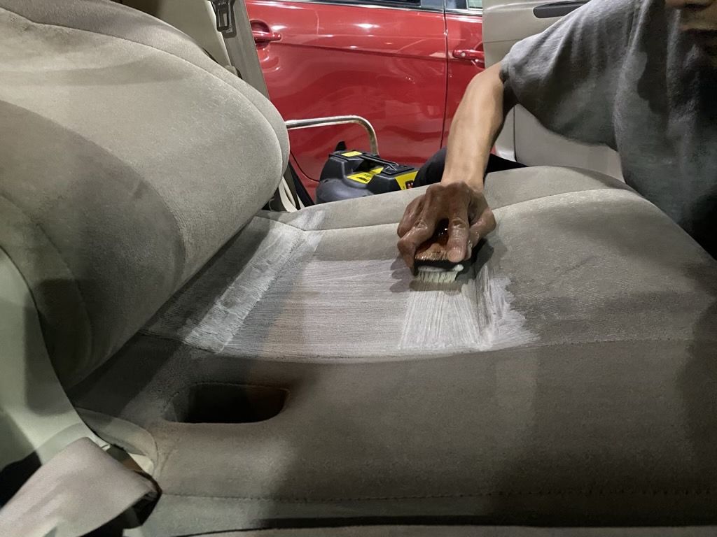 beginilah cara membersihkan interior mobil setelah perjalanan jauh