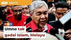 Umno menolak tuduhan kononnya telah menggadaikan Islam dan Melayu selepas memilih kerjasama dengan DAP.Laporan Lanjut:https://www.freemalaysiatoday.com/category/bahasa/tempatan/2023/06/07/umno-tak-gadai-islam-melayu-pas-juga-pernah-kerjasama-dengan-dap/Read More:https://www.freemalaysiatoday.com/category/nation/2023/06/07/if-pas-could-work-with-dap-why-not-umno-says-zahid/Free Malaysia Today is an independent, bi-lingual news portal with a focus on Malaysian current affairs. Subscribe to our channel - http://bit.ly/2Qo08ry ------------------------------------------------------------------------------------------------------------------------------------------------------Check us out at https://www.freemalaysiatoday.comFollow FMT on Facebook: http://bit.ly/2Rn6xEVFollow FMT on Dailymotion: https://bit.ly/2WGITHMFollow FMT on Twitter: http://bit.ly/2OCwH8a Follow FMT on Instagram: https://bit.ly/2OKJbc6Follow FMT on TikTok : https://bit.ly/3cpbWKKFollow FMT Telegram - https://bit.ly/2VUfOrvFollow FMT LinkedIn - https://bit.ly/3B1e8lNFollow FMT Lifestyle on Instagram: https://bit.ly/39dBDbe------------------------------------------------------------------------------------------------------------------------------------------------------Download FMT News App:Google Play – http://bit.ly/2YSuV46App Store – https://apple.co/2HNH7gZHuawei AppGallery - https://bit.ly/2D2OpNP#FMTNews #ZahidHamidi #Melayu #Islam
