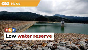 Perlis and Melaka have low water reserves while Kedah and Kelantan have no reserves, says minister.


Read More: https://www.freemalaysiatoday.com/category/nation/2023/06/07/alert-at-7-dams-due-to-dry-weather/


Free Malaysia Today is an independent, bi-lingual news portal with a focus on Malaysian current affairs.  

Subscribe to our channel - http://bit.ly/2Qo08ry  
------------------------------------------------------------------------------------------------------------------------------------------------------
Check us out at https://www.freemalaysiatoday.com
Follow FMT on Facebook: http://bit.ly/2Rn6xEV
Follow FMT on Dailymotion: https://bit.ly/2WGITHM
Follow FMT on Twitter: http://bit.ly/2OCwH8a 
Follow FMT on Instagram: https://bit.ly/2OKJbc6
Follow FMT on TikTok : https://bit.ly/3cpbWKK
Follow FMT Telegram - https://bit.ly/2VUfOrv
Follow FMT LinkedIn - https://bit.ly/3B1e8lN
Follow FMT Lifestyle on Instagram: https://bit.ly/39dBDbe
------------------------------------------------------------------------------------------------------------------------------------------------------
Download FMT News App:
Google Play – http://bit.ly/2YSuV46
App Store – https://apple.co/2HNH7gZ
Huawei AppGallery - https://bit.ly/2D2OpNP

#FMTNews #WaterReserves #HotWeather #DewanRakyat