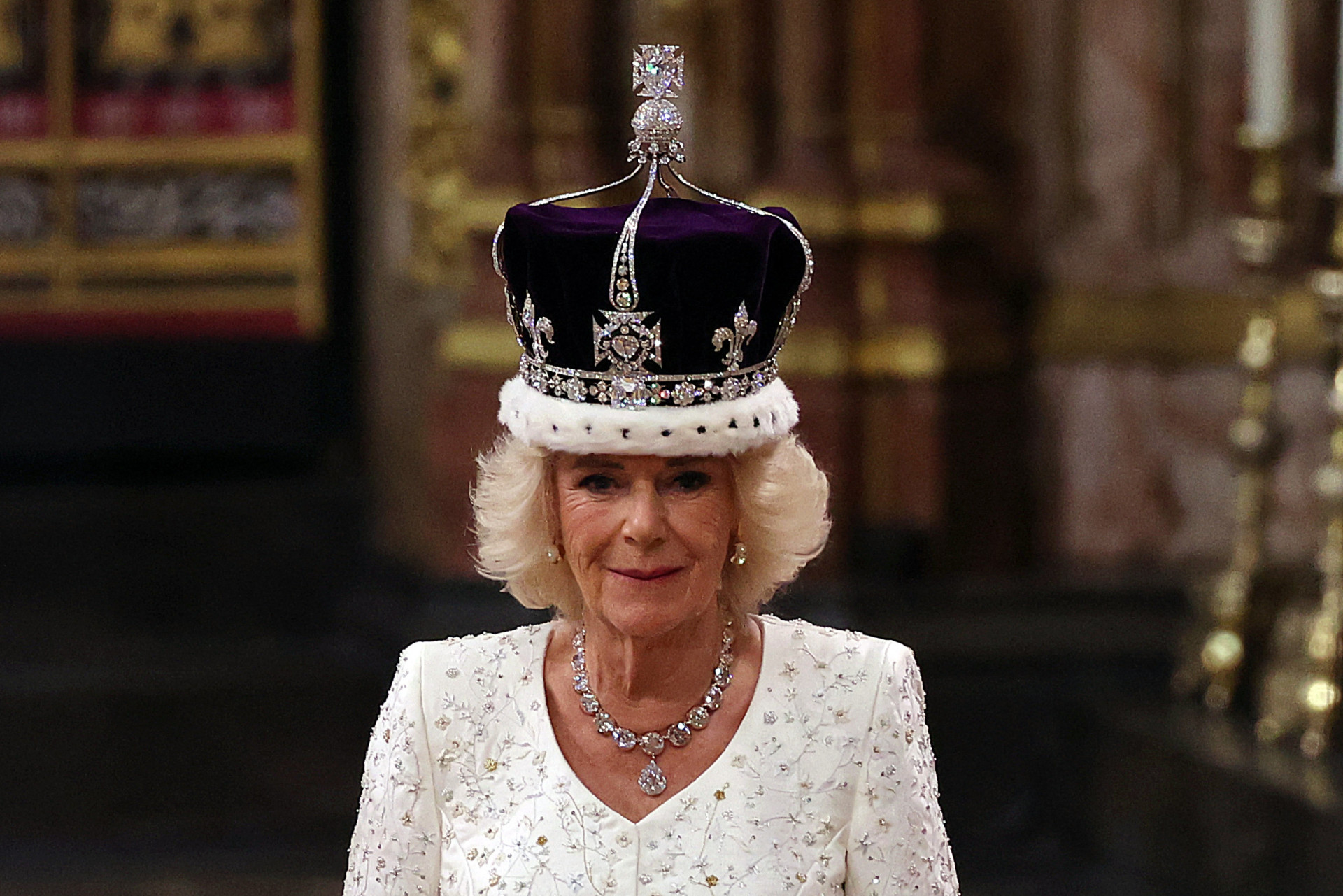 <p>Obwohl Camilla technisch gesehen Königin-Gemahlin ist (weil sie mit dem Herrscher verheiratet ist), wurde sie Königin Camilla, als sie am 6. Mai 2023 mit der Krone von Königin Mary gekrönt wurde.</p><p>Sie können auch mögen:<a href="https://de.starsinsider.com/n/324792?utm_source=msn.com&utm_medium=display&utm_campaign=referral_description&utm_content=552805"> Leonardo DiCaprio: All seine heißen Ex-Freundinnen</a></p>