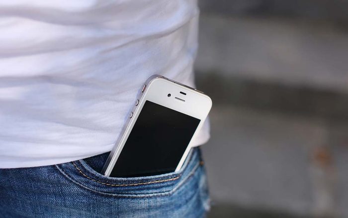 00_Cell_This-Is-the-Worst-Place-to-Store-Your-Cell-Phone_214395214_ANAID-studio_FT
