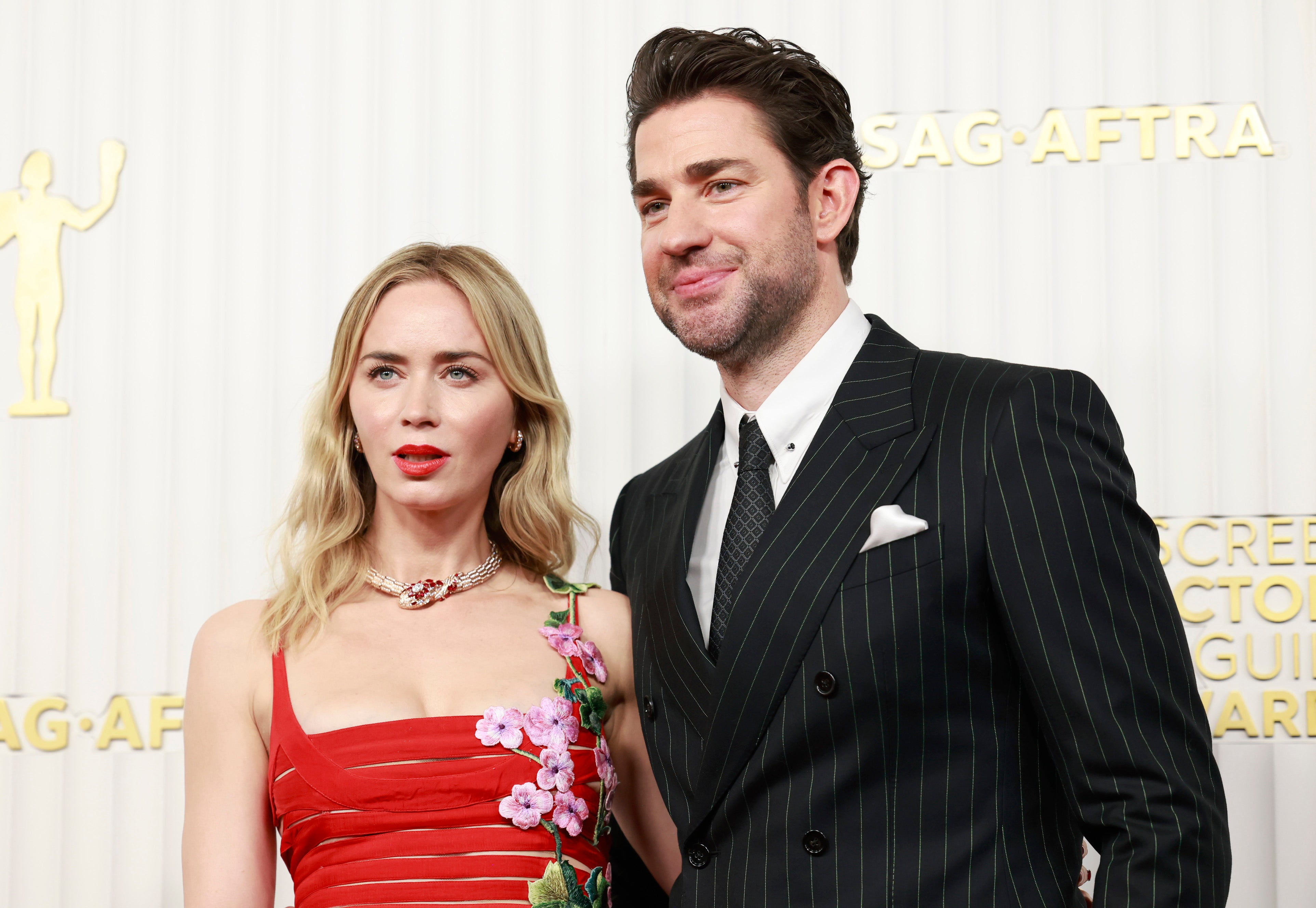 Emily <b>Blunt</b> and John Krasinski spark internet frenzy as fans analyze red ca...