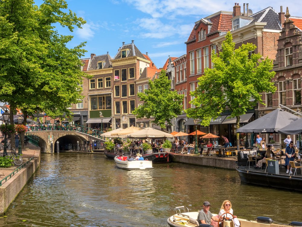 <p>The birthplace of the famous painter Rembrandt is also worth a visit. Leiden, like almost every Dutch city, has canals and bridges. On the castle Burcht van Leiden there is a great view over the city - the entrance is free.</p>