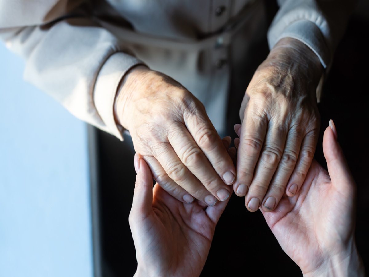 強化長期照顧服務資源和品質，建構完善老人福利服務，以達到「樂活迎老、經濟助老、長照顧老」的目標。（圖：MotionElements）