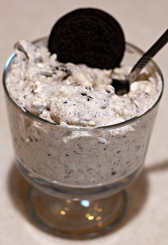 Oreo Fluff AKA Cookies n Cream Fluff! Easy Dessert!!