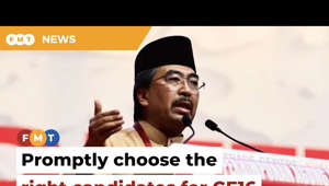 Umno vice-president Johari Ghani has called on the party to choose the most suitable candidates for the next general election.

Read More:
https://www.freemalaysiatoday.com/category/nation/2023/06/10/pick-the-right-candidates-for-ge16-quickly-johari-tells-umno/

Laporan Lanjut:
https://www.freemalaysiatoday.com/category/bahasa/tempatan/2023/06/10/ingin-menang-pilihan-raya-bertindak-sekarang-juga-tegas-jo-ghani/

Free Malaysia Today is an independent, bi-lingual news portal with a focus on Malaysian current affairs.  

Subscribe to our channel - http://bit.ly/2Qo08ry  
------------------------------------------------------------------------------------------------------------------------------------------------------
Check us out at https://www.freemalaysiatoday.com
Follow FMT on Facebook: http://bit.ly/2Rn6xEV
Follow FMT on Dailymotion: https://bit.ly/2WGITHM
Follow FMT on Twitter: http://bit.ly/2OCwH8a 
Follow FMT on Instagram: https://bit.ly/2OKJbc6
Follow FMT on TikTok : https://bit.ly/3cpbWKK
Follow FMT Telegram - https://bit.ly/2VUfOrv
Follow FMT LinkedIn - https://bit.ly/3B1e8lN
Follow FMT Lifestyle on Instagram: https://bit.ly/39dBDbe
------------------------------------------------------------------------------------------------------------------------------------------------------
Download FMT News App:
Google Play – http://bit.ly/2YSuV46
App Store – https://apple.co/2HNH7gZ
Huawei AppGallery - https://bit.ly/2D2OpNP

#FMTNews #JohariGhani #Umno #GE16