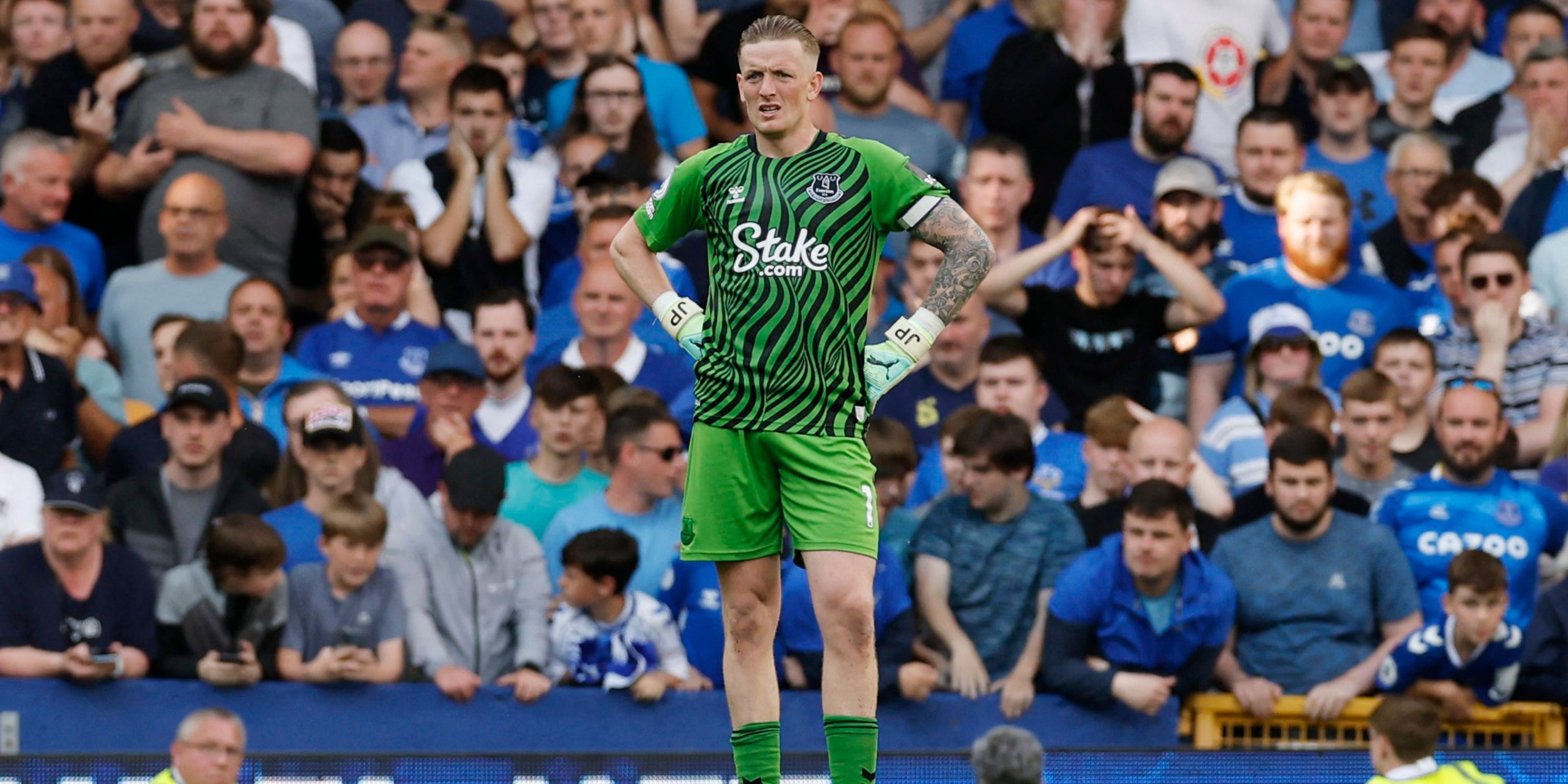 dyche let down by everton star who had fewer touches than pickford v luton