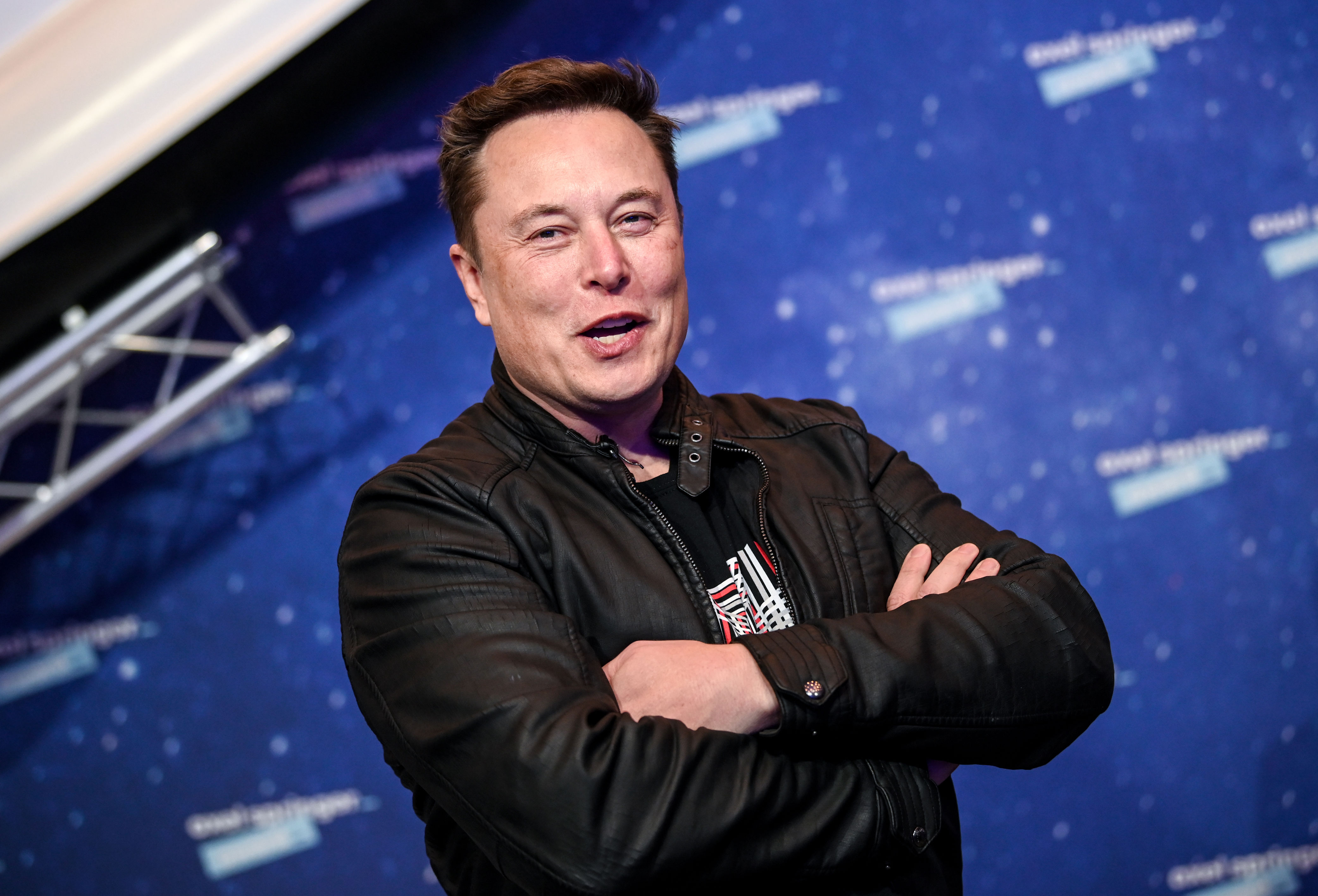 <p>According to reports -- including a 2018 story from <a href="https://pagesix.com/2018/07/25/its-highly-likely-elon-musk-spent-over-20k-on-hair-transplant-surgery-doctor-says/">Page Six</a> -- it's highly probably that Elon Musk <span>has had hair transplant surgery.</span> In this picture from 2020, Elon -- one of the richest men in the world -- has a noticeably fuller head of hair than what he sported earlier in his illustrious career.</p>