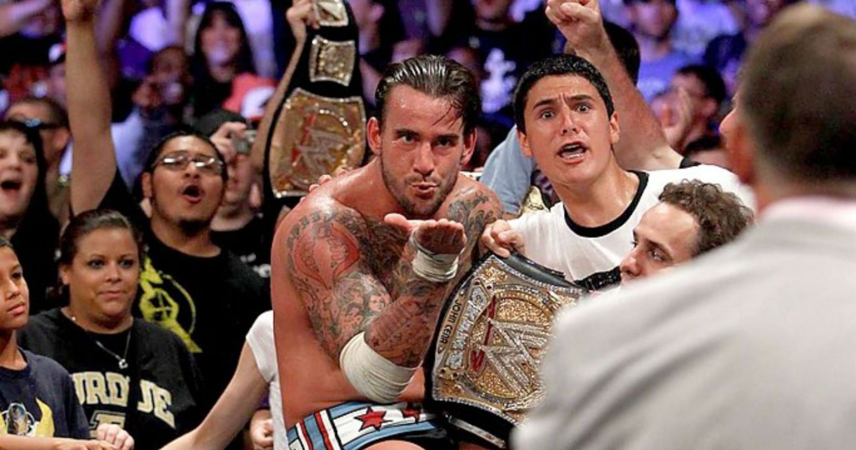 Cm 2011. Cm Punk 2011. См панк Рестлер. Cm Punk John cena WWE. См панк AEW.