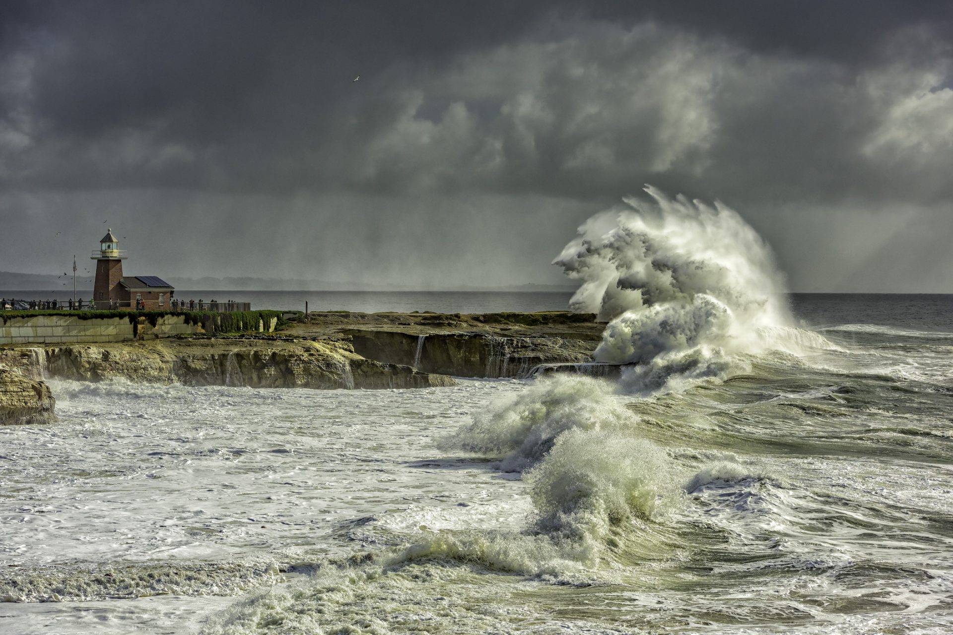 Море шторм. High Tide Harbor. Lukewarm Ocean.