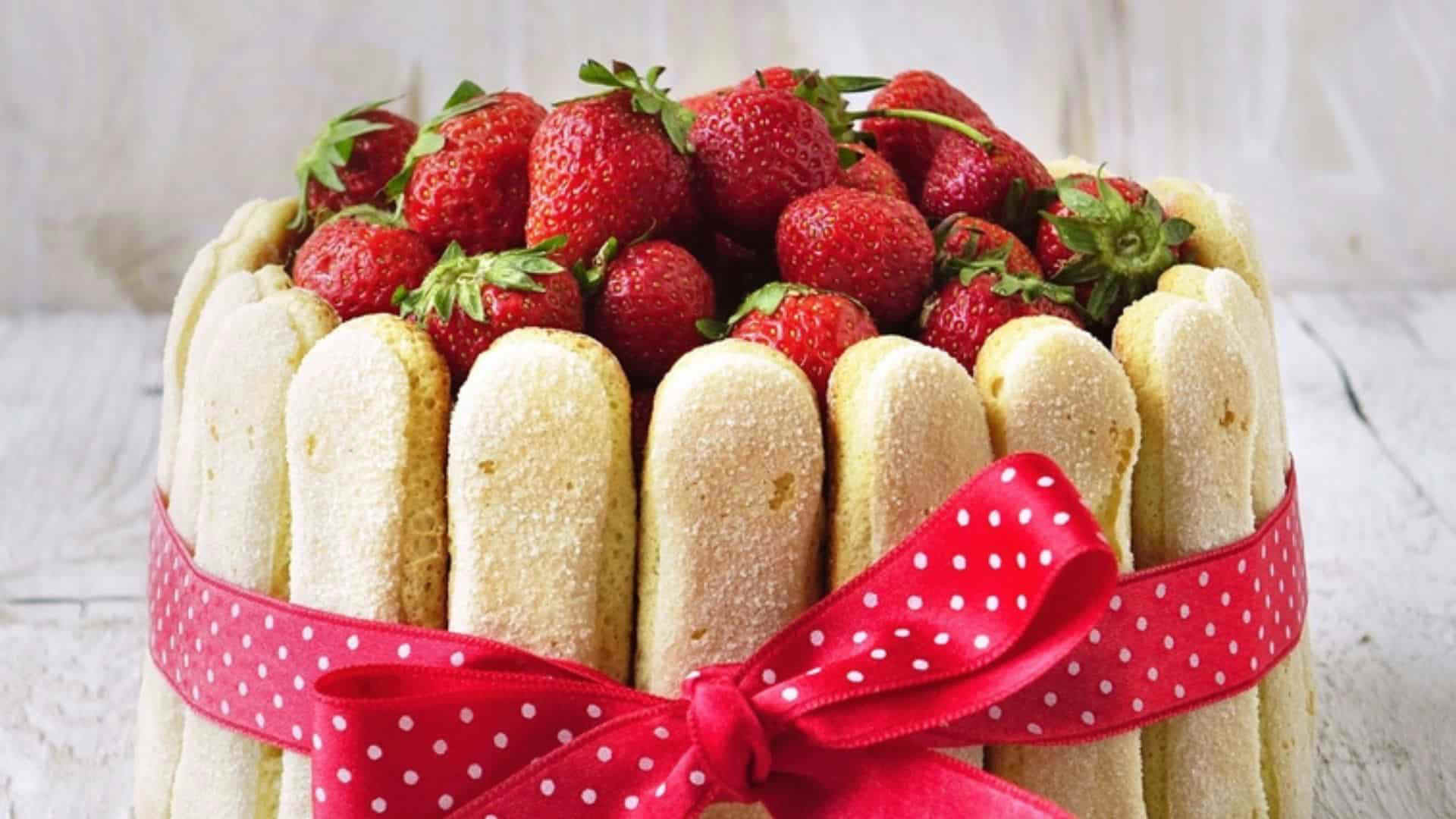 Easy and Elegant: You Must Try This No-Bake Strawberry Cake