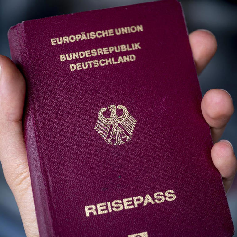 Ein Deutscher Reisepass (Symbolbild).