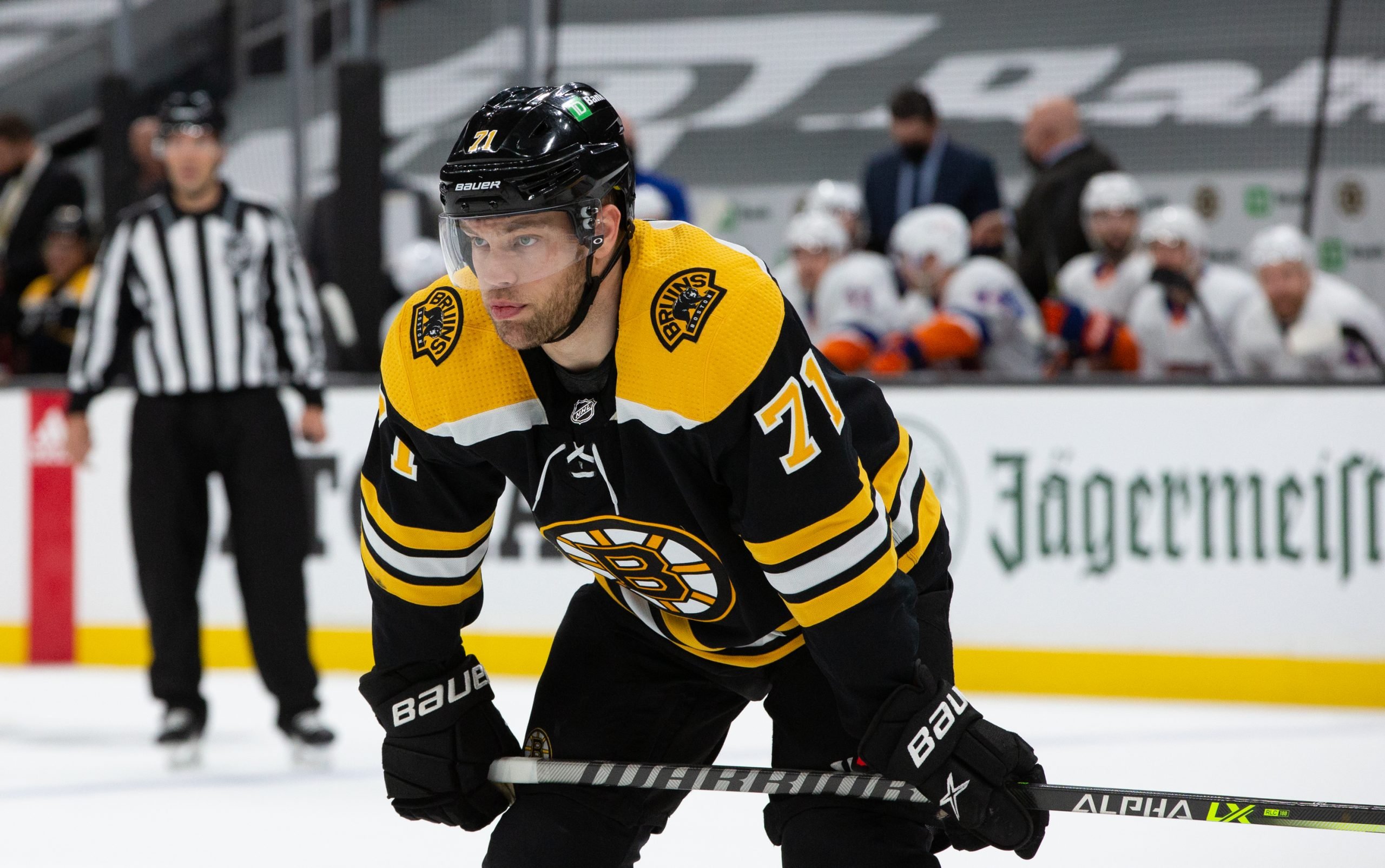 Taylor Hall Boston Bruins. Boston Bruins клыта.