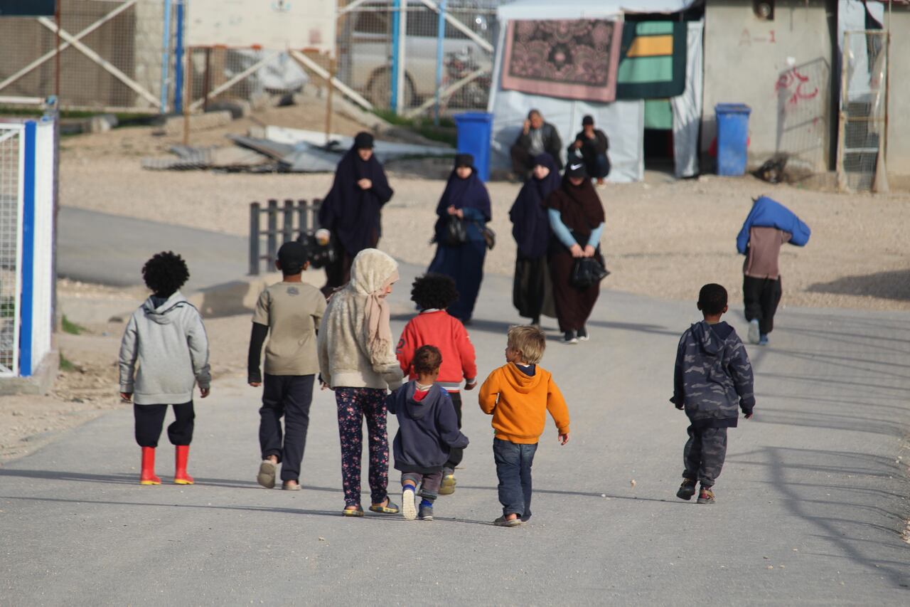 six canadian children stuck in syrian detention camp have now been returned to canada