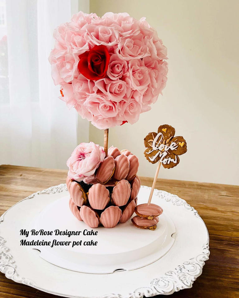 My Ro Rose Designer Cake's signature madeleine flower pot cake. Photo: Instagram / @myrorose_designercake