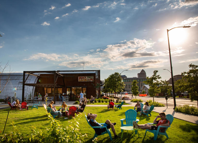 Here are the best restaurant, bar patios in Des Moines to eat and drink