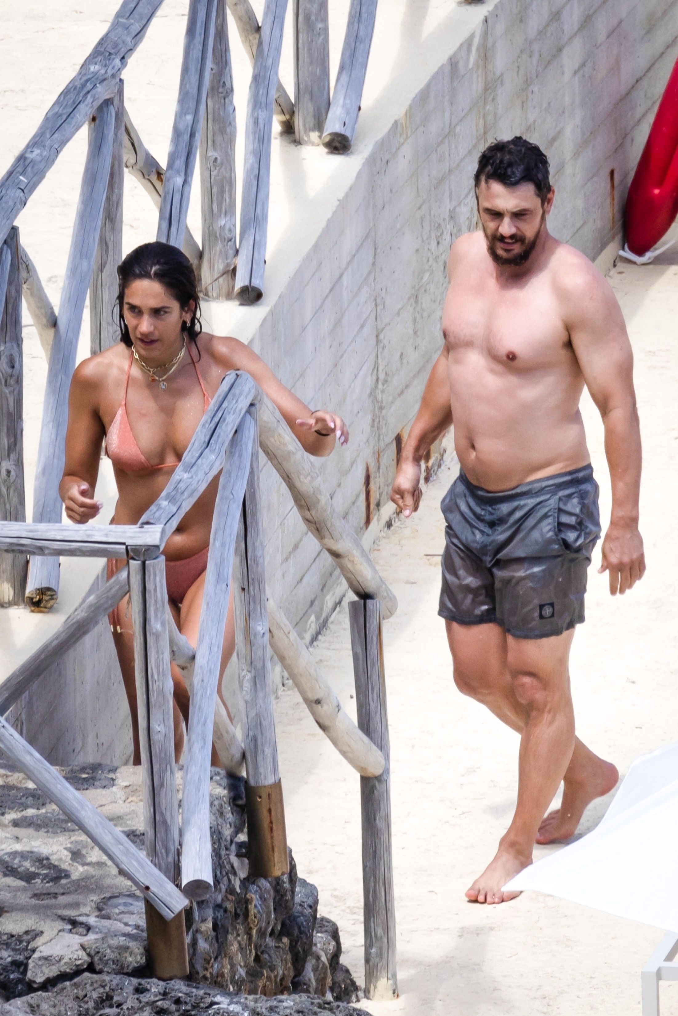 <p><a href="https://www.wonderwall.com/celebrity/profiles/overview/james-franco-301.article">James Franco</a> and girlfriend Isabel Pakzad enjoyed a relaxing day by the sea at Hotel Il Pellicano in Porto Ercole, Italy, on July 4.</p>