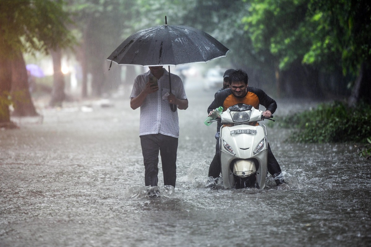 heavy rainfall fills mordhana dam in tamil nadu, farmers anxious yet hopeful for groundwater recharge
