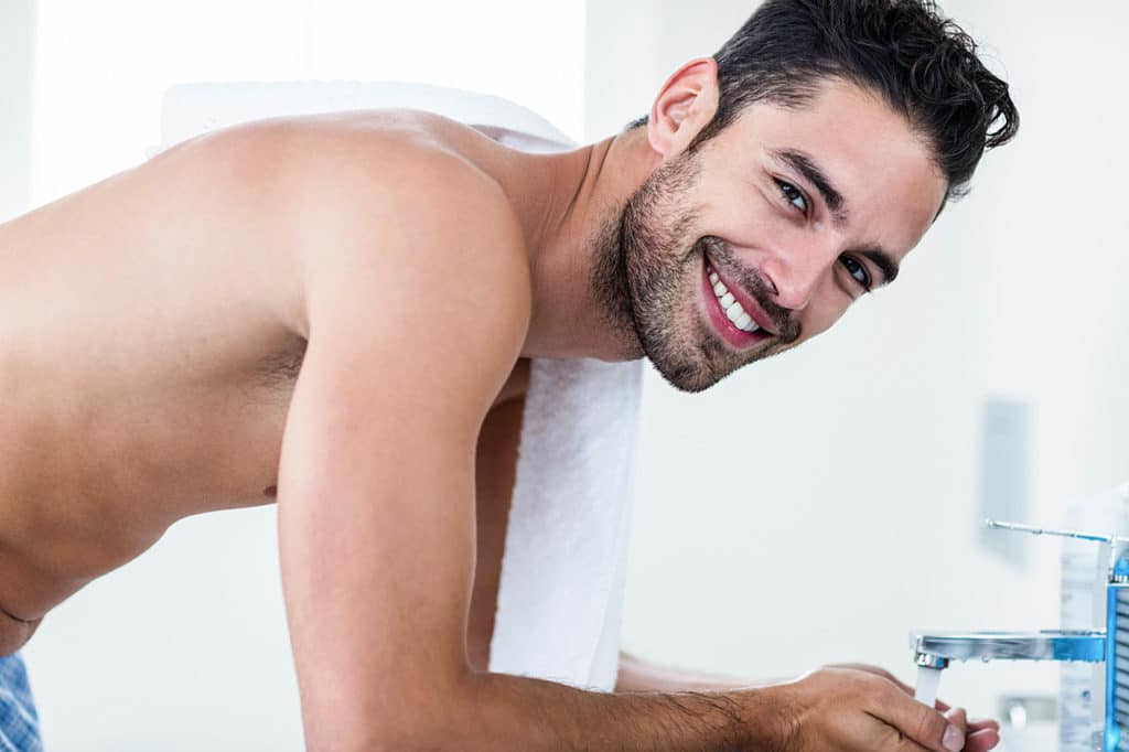 Les soins anti-âge pour hommes : Quand commencer et quels produits utiliser ?