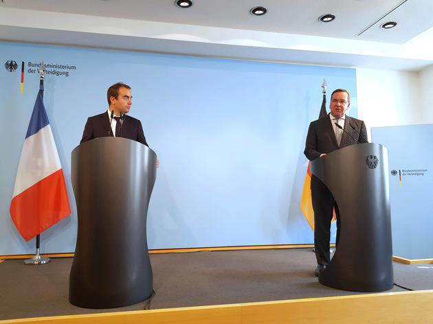 Kooperation zwischen Paris und Berlin: Sébastien Lecornu, Verteidigungsminister von Frankreich (li.), und sein deutscher Amtskollege Boris Pistorius.
