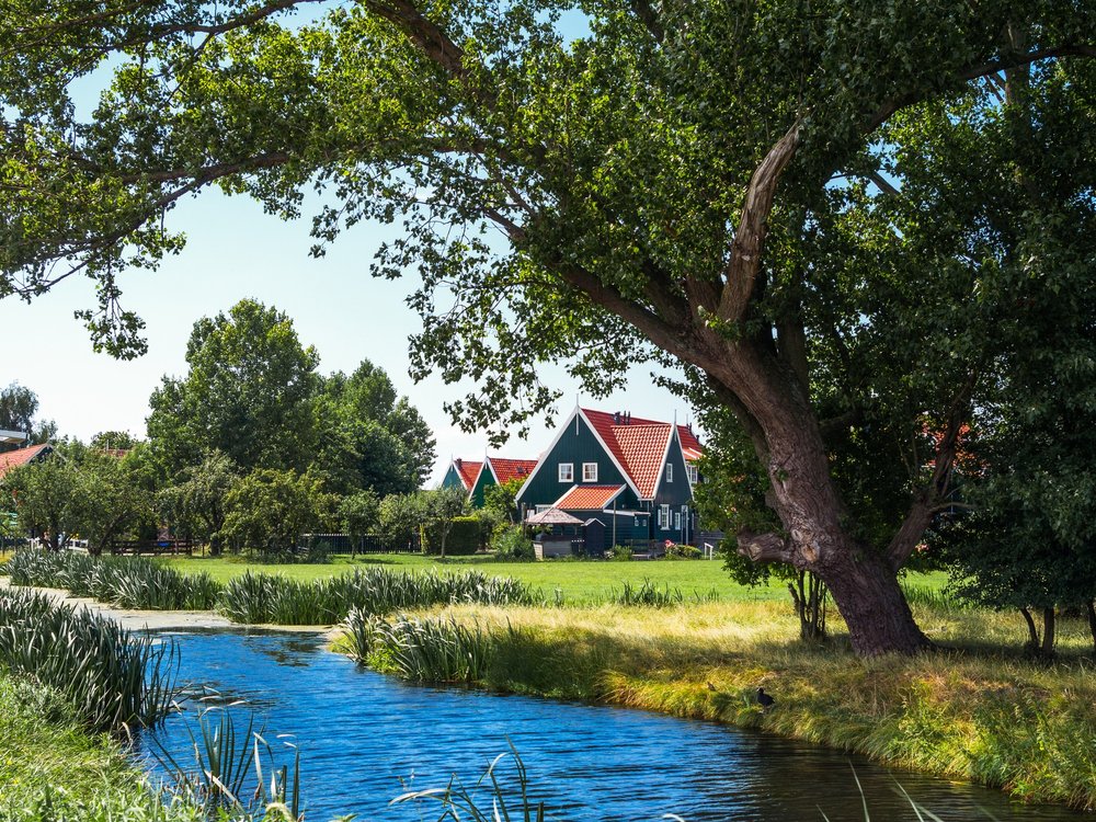 <p>In the north of the city lies Amsterdam Waterland. The flat polder landscape invites to extensive cycling tours. If you are looking for peace and quiet in nature, this is the place for you.</p>