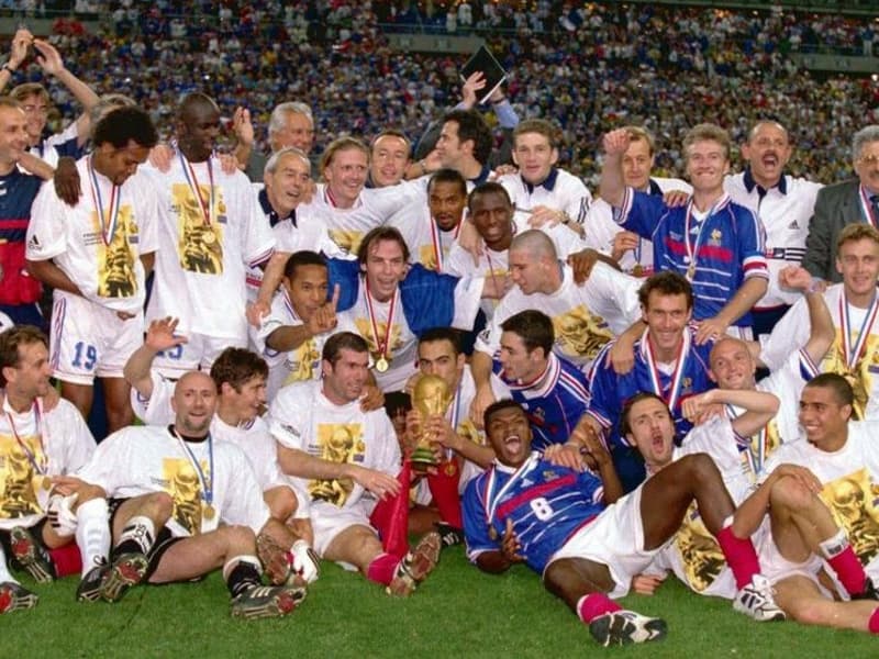 Франция чемпион по футболу какие годы. Сборная Франции ЧМ 1998.